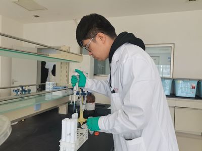 体验化妆品与水质检测 实验室开放日的实践与启示